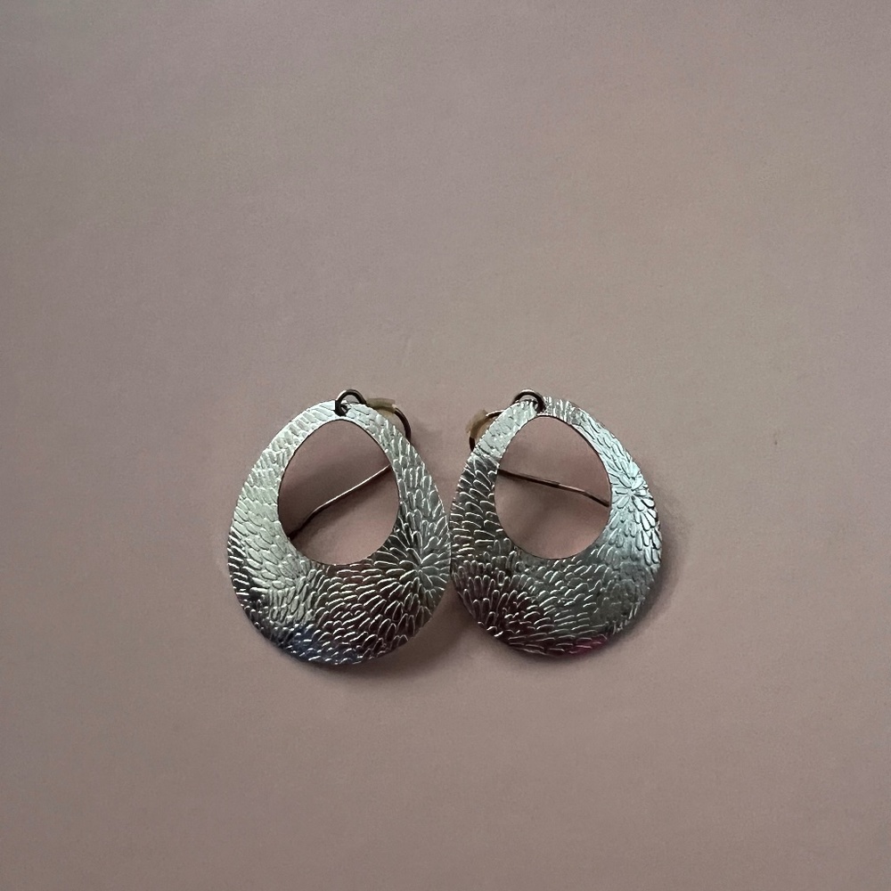 Tear drop Silver earrings